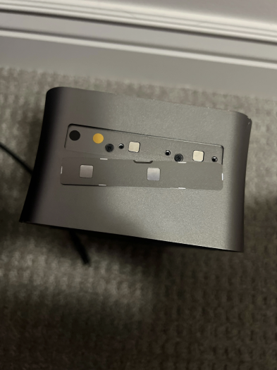 Zur Stabilisierung sind die von anderen Nvidia-Grafikkarten bekannten Fixierungspunkte vorhanden. (Bild: Reddit/The_Explanation_514)